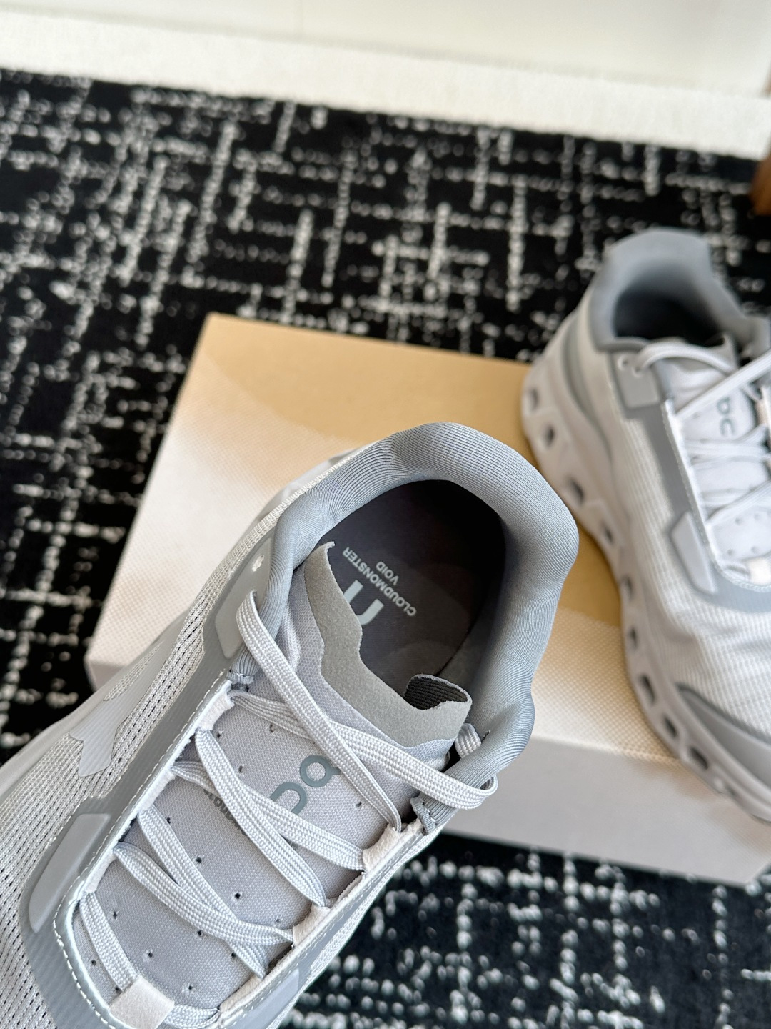 东莞原单
Cloudmonster Void 网眼小怪兽 舒适透气百搭 缓震防滑耐磨 休闲运动跑步鞋！
