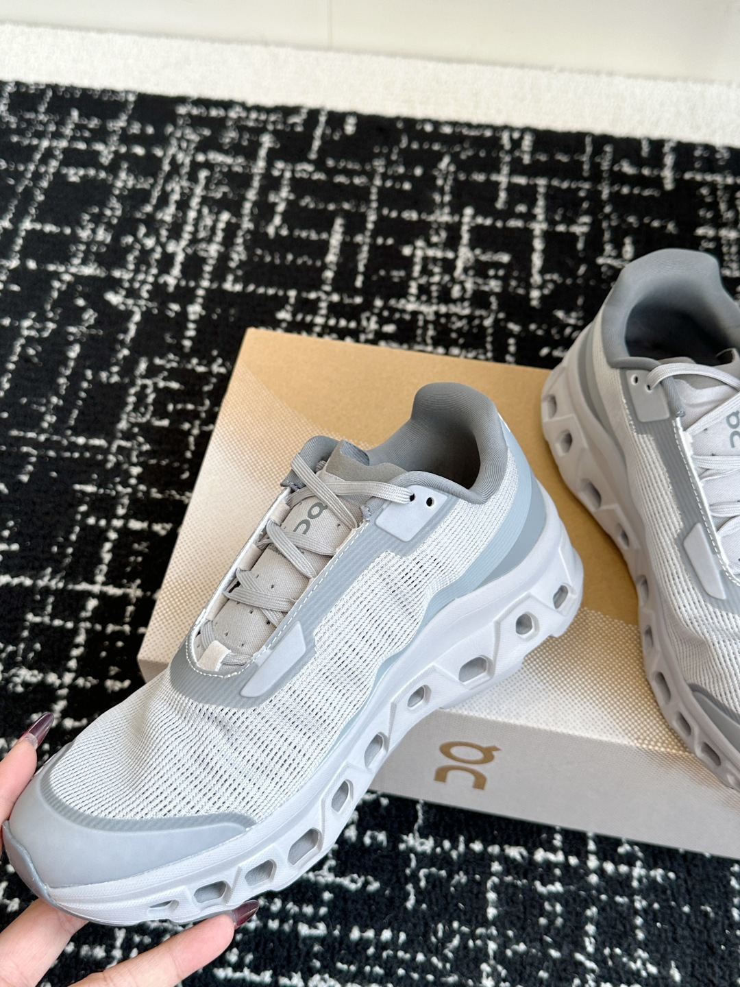 东莞原单
Cloudmonster Void 网眼小怪兽 舒适透气百搭 缓震防滑耐磨 休闲运动跑步鞋！
