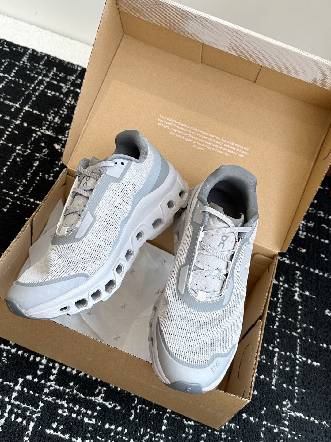 东莞原单
Cloudmonster Void 网眼小怪兽 舒适透气百搭 缓震防滑耐磨 休闲运动跑步鞋！
