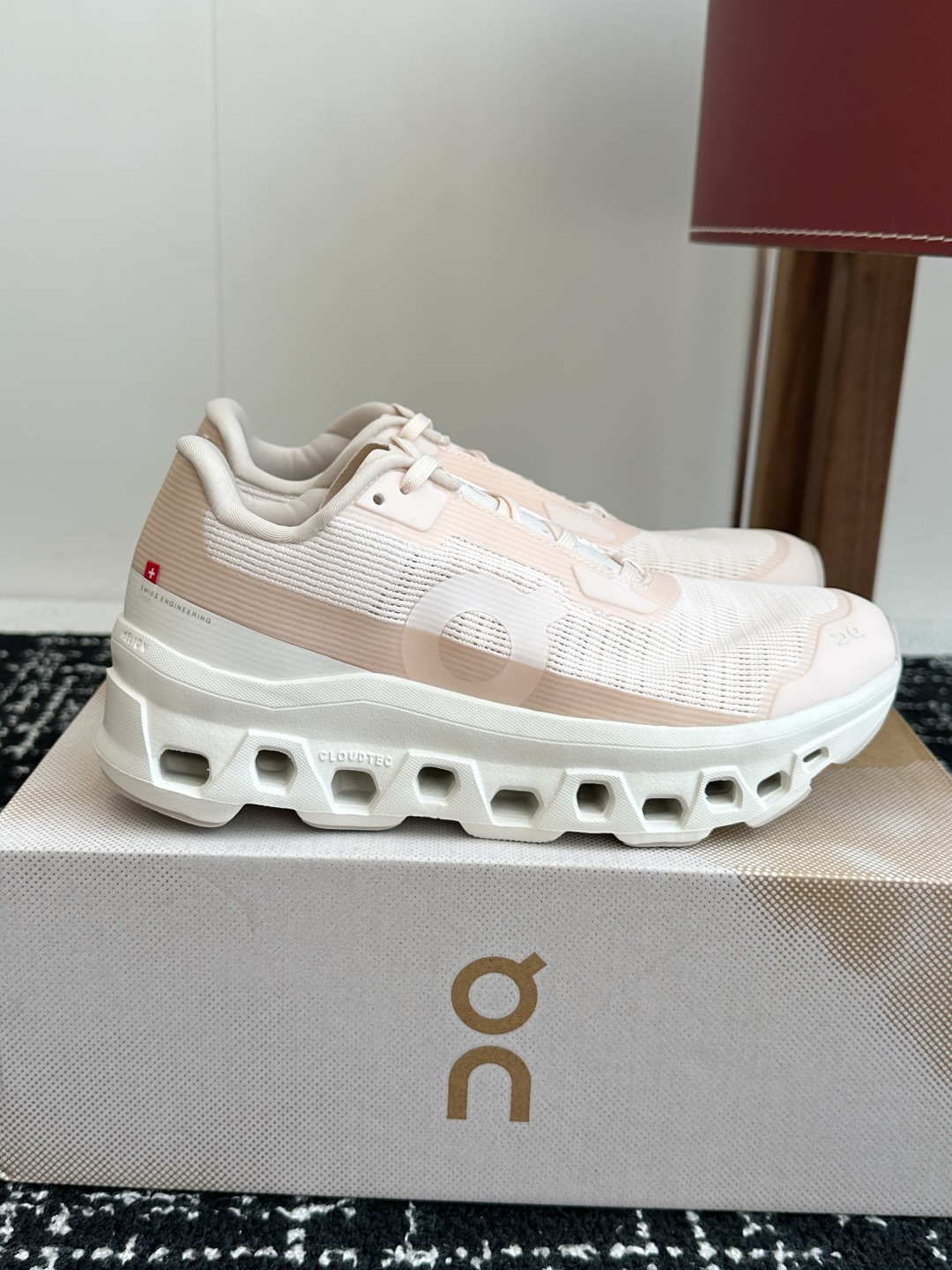 东莞原单
Cloudmonster Void 网眼小怪兽 舒适透气百搭 缓震防滑耐磨 休闲运动跑步鞋！
