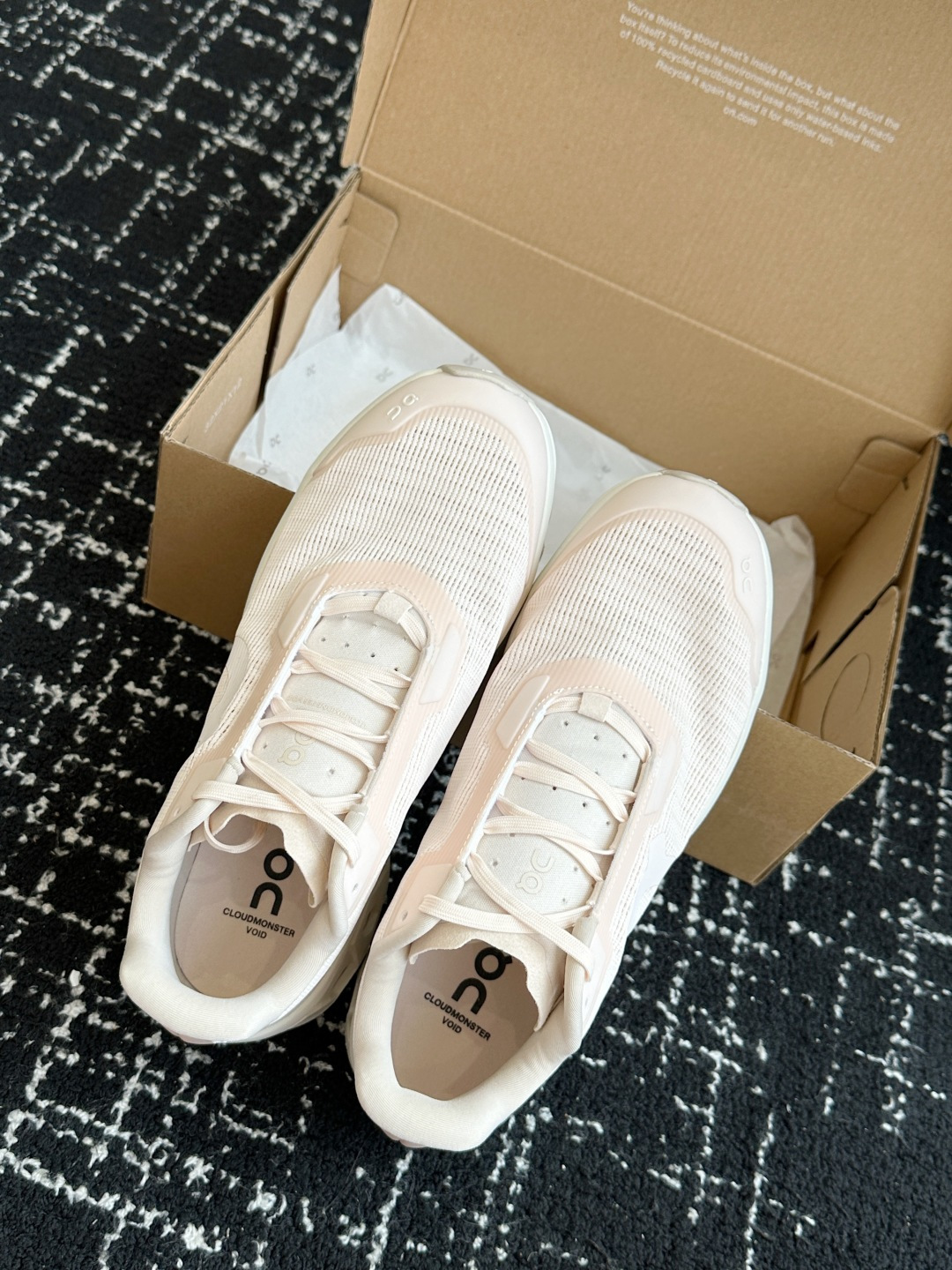 东莞原单
Cloudmonster Void 网眼小怪兽 舒适透气百搭 缓震防滑耐磨 休闲运动跑步鞋！
