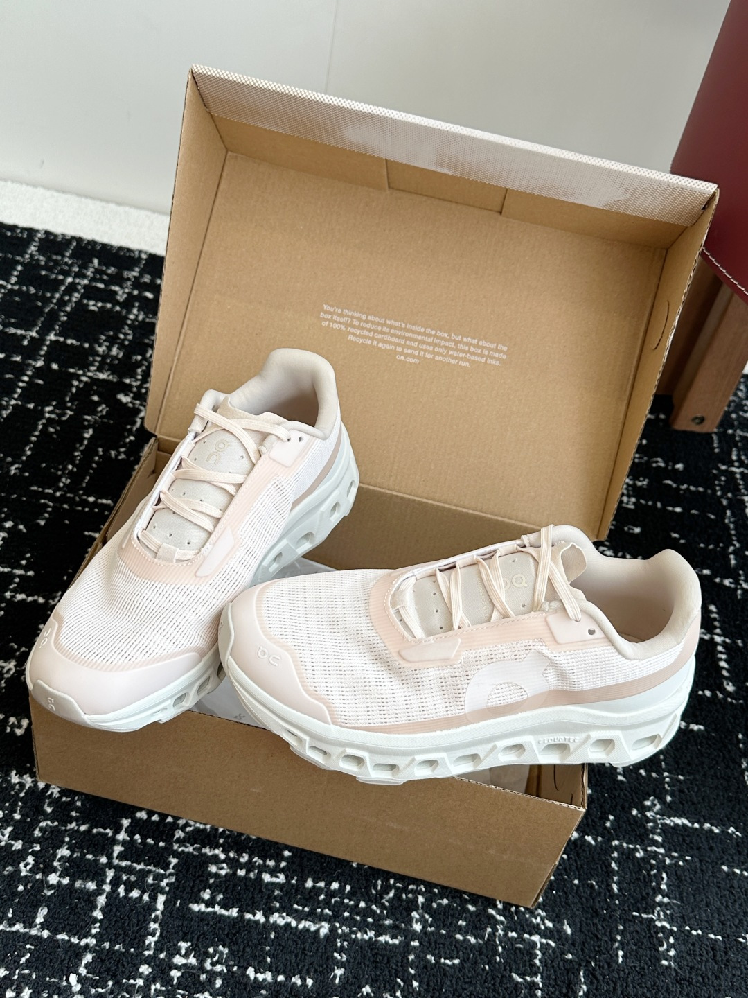 东莞原单
Cloudmonster Void 网眼小怪兽 舒适透气百搭 缓震防滑耐磨 休闲运动跑步鞋！
