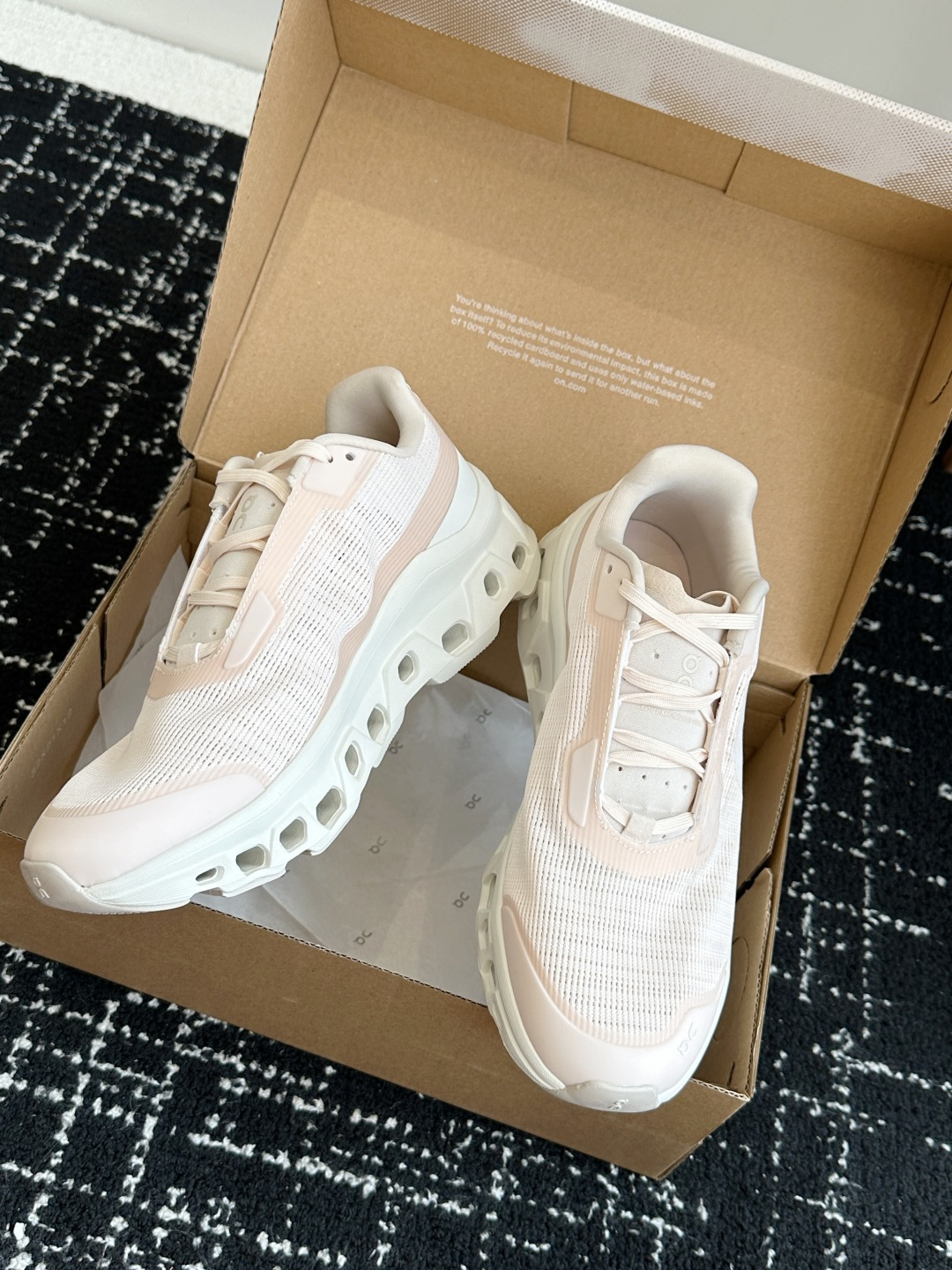 东莞原单
Cloudmonster Void 网眼小怪兽 舒适透气百搭 缓震防滑耐磨 休闲运动跑步鞋！
