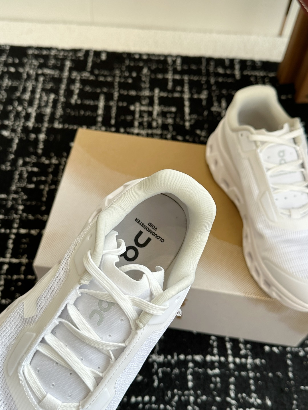 东莞原单
Cloudmonster Void 网眼小怪兽 舒适透气百搭 缓震防滑耐磨 休闲运动跑步鞋！
