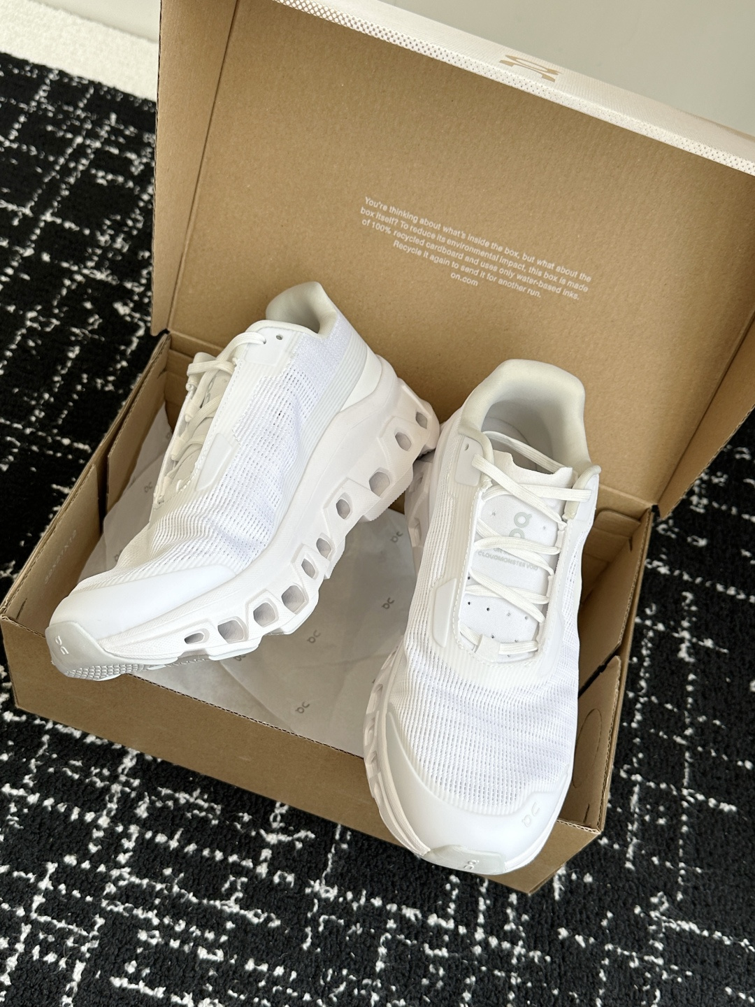 东莞原单
Cloudmonster Void 网眼小怪兽 舒适透气百搭 缓震防滑耐磨 休闲运动跑步鞋！
