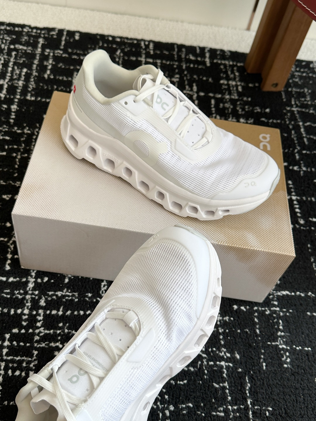 东莞原单
Cloudmonster Void 网眼小怪兽 舒适透气百搭 缓震防滑耐磨 休闲运动跑步鞋！
