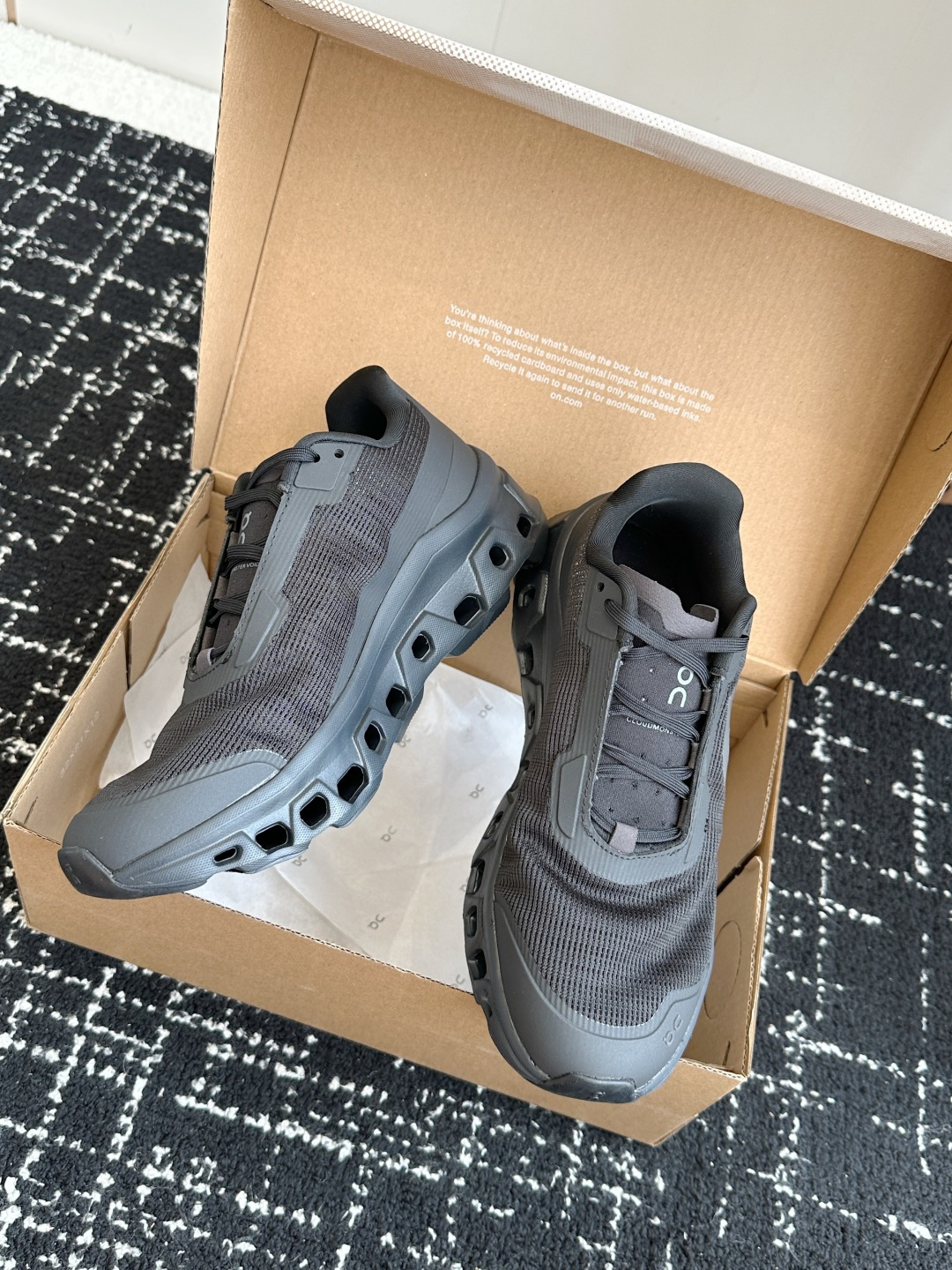 东莞原单
Cloudmonster Void 网眼小怪兽 舒适透气百搭 缓震防滑耐磨 休闲运动跑步鞋！
