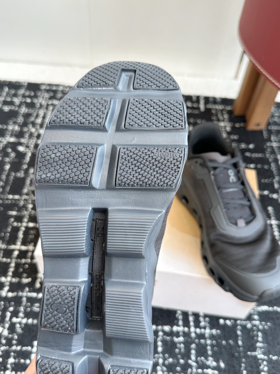 东莞原单
Cloudmonster Void 网眼小怪兽 舒适透气百搭 缓震防滑耐磨 休闲运动跑步鞋！
