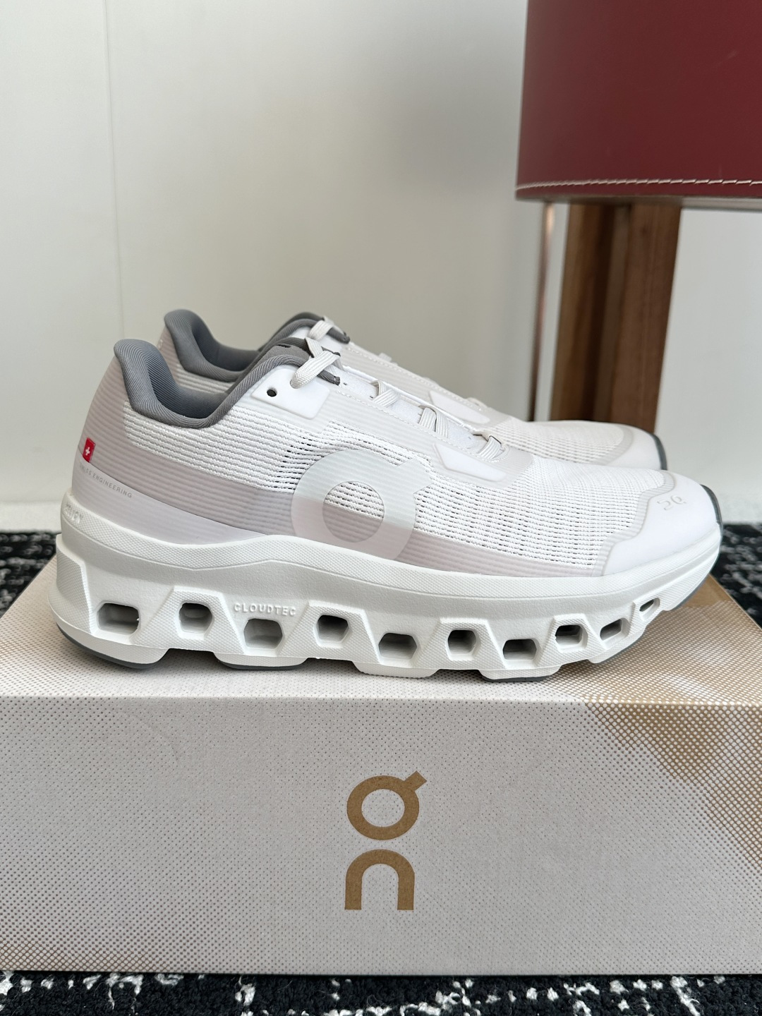 东莞原单
Cloudmonster Void 网眼小怪兽 舒适透气百搭 缓震防滑耐磨 休闲运动跑步鞋！
