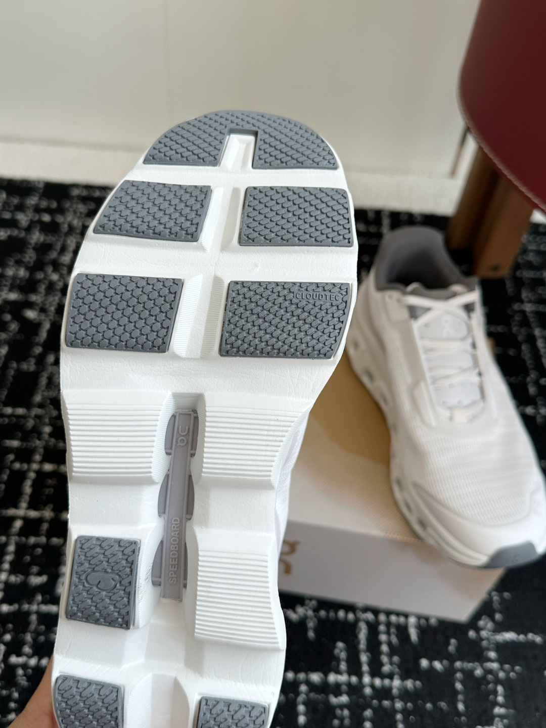 东莞原单
Cloudmonster Void 网眼小怪兽 舒适透气百搭 缓震防滑耐磨 休闲运动跑步鞋！
