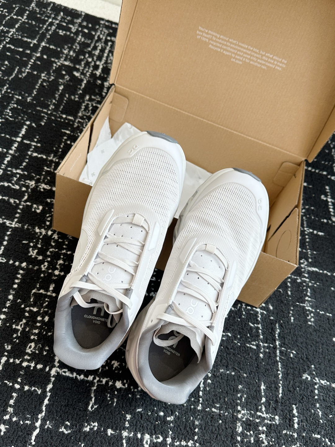 东莞原单
Cloudmonster Void 网眼小怪兽 舒适透气百搭 缓震防滑耐磨 休闲运动跑步鞋！
