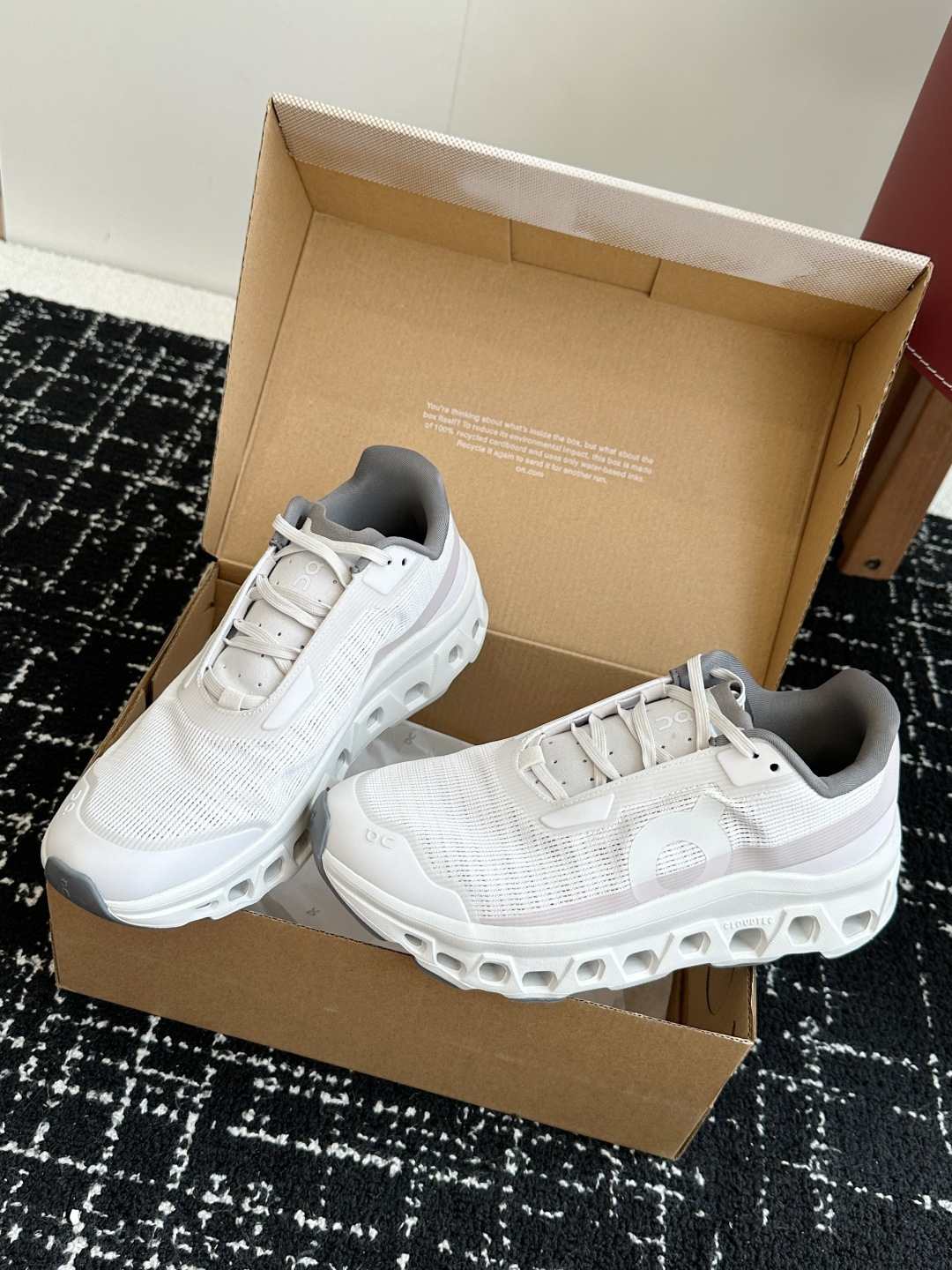 东莞原单
Cloudmonster Void 网眼小怪兽 舒适透气百搭 缓震防滑耐磨 休闲运动跑步鞋！
