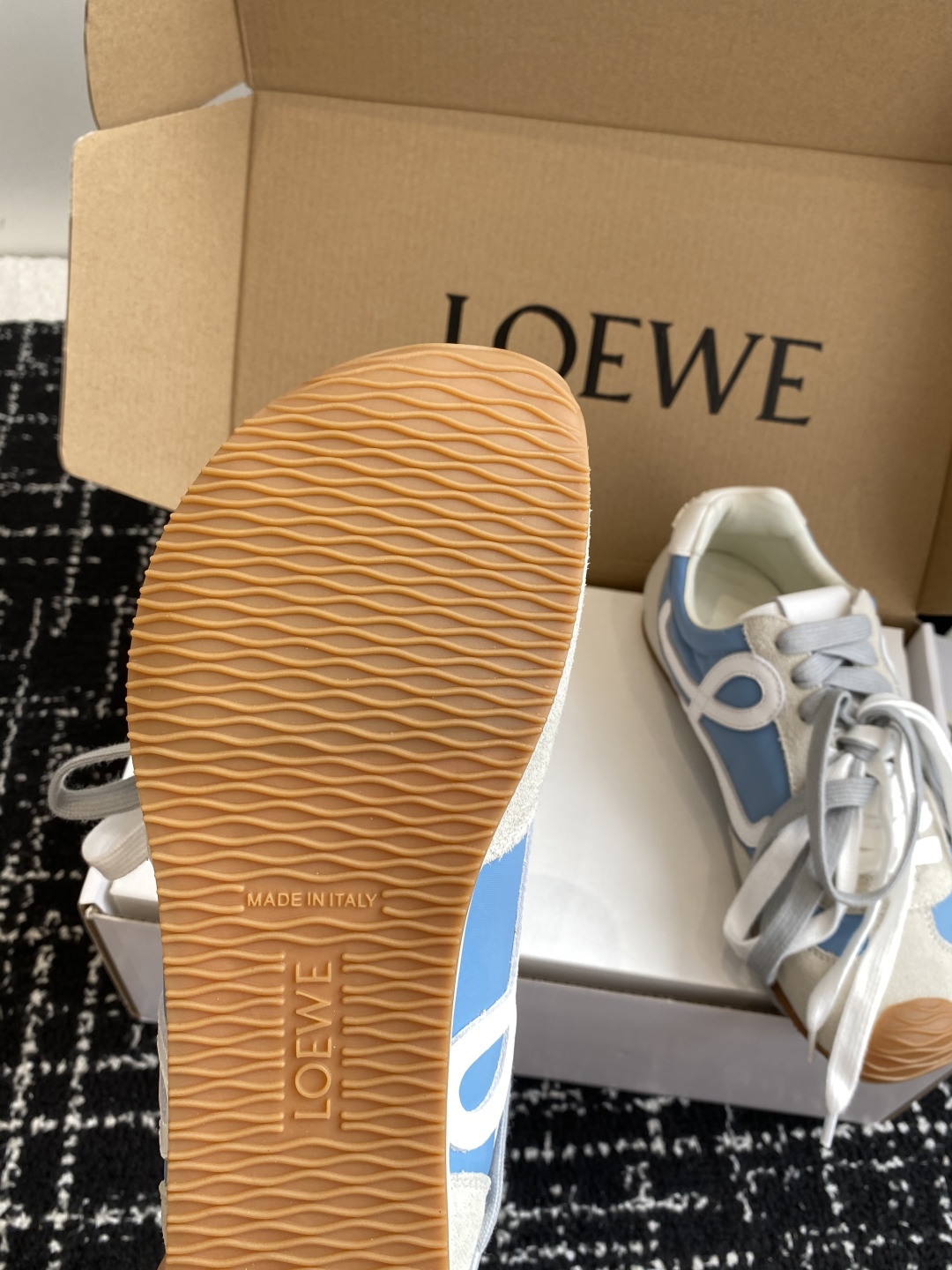 代购级 P扣子加10 （官网同步✈️盒包装）
Loewe 2025巴黎时装周新balletrunner 