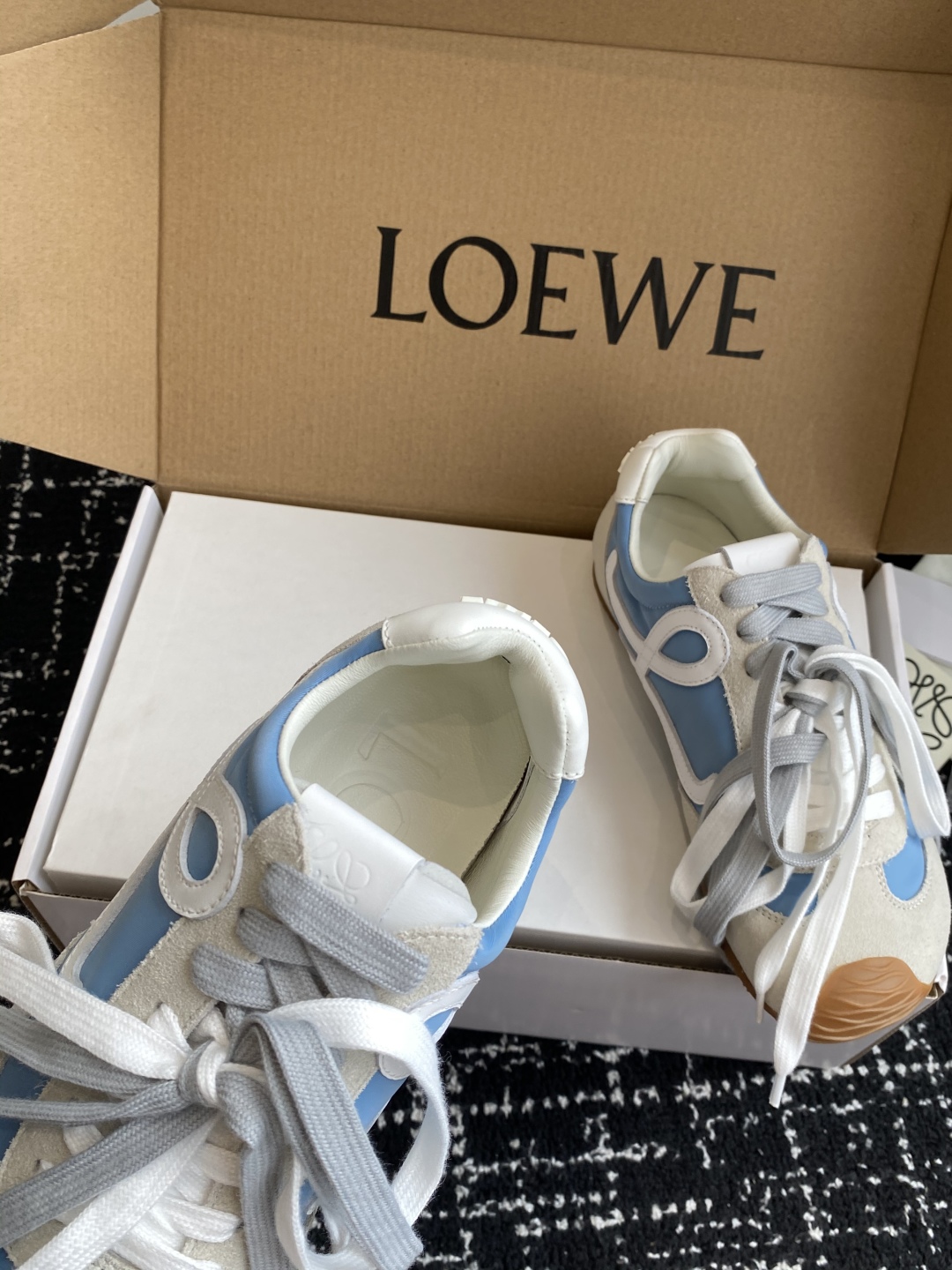 代购级 P扣子加10 （官网同步✈️盒包装）
Loewe 2025巴黎时装周新balletrunner 