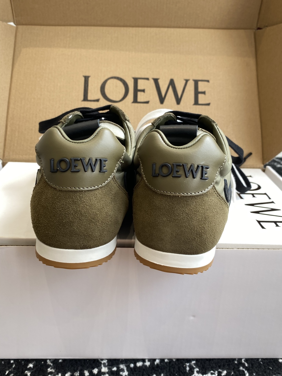 代购级 P扣子加10 （官网同步✈️盒包装）
Loewe 2025巴黎时装周新balletrunner 