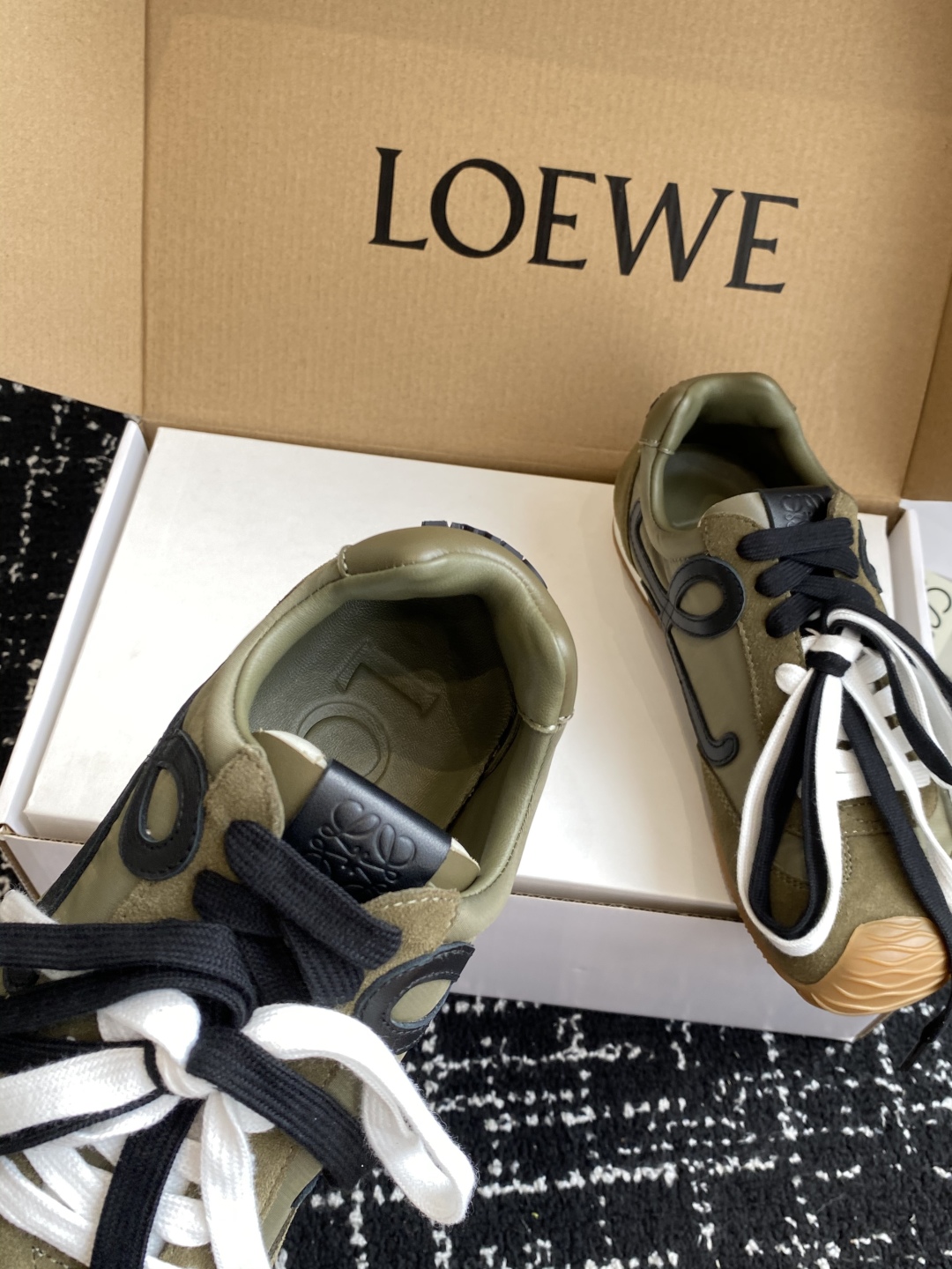 代购级 P扣子加10 （官网同步✈️盒包装）
Loewe 2025巴黎时装周新balletrunner 