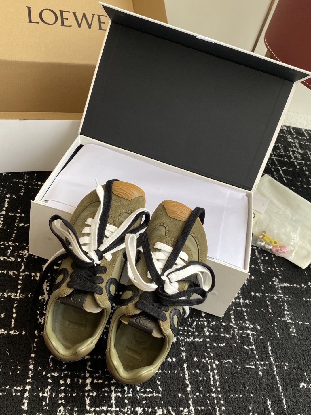 代购级 P扣子加10 （官网同步✈️盒包装）
Loewe 2025巴黎时装周新balletrunner 