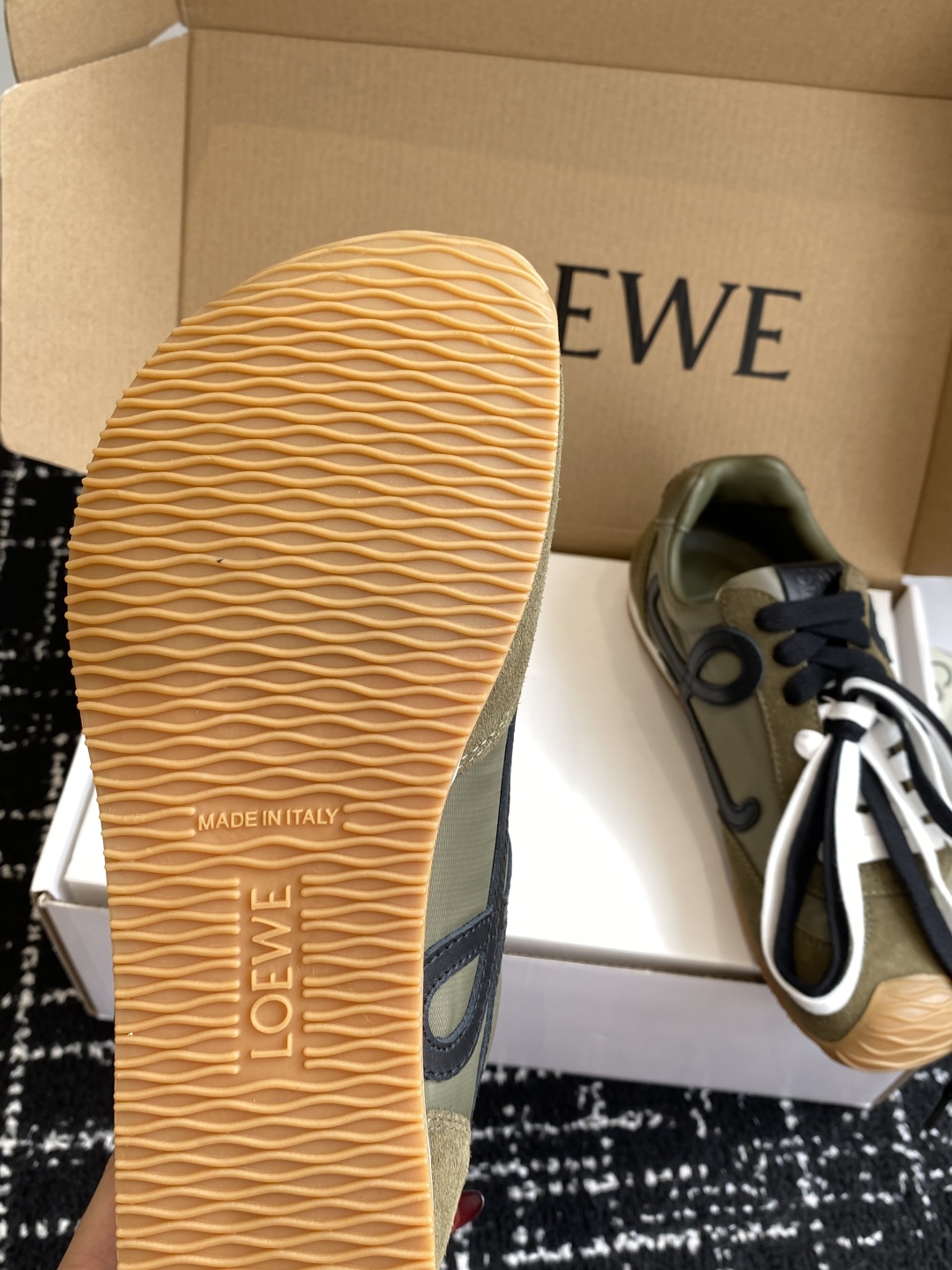 代购级 P扣子加10 （官网同步✈️盒包装）
Loewe 2025巴黎时装周新balletrunner 
