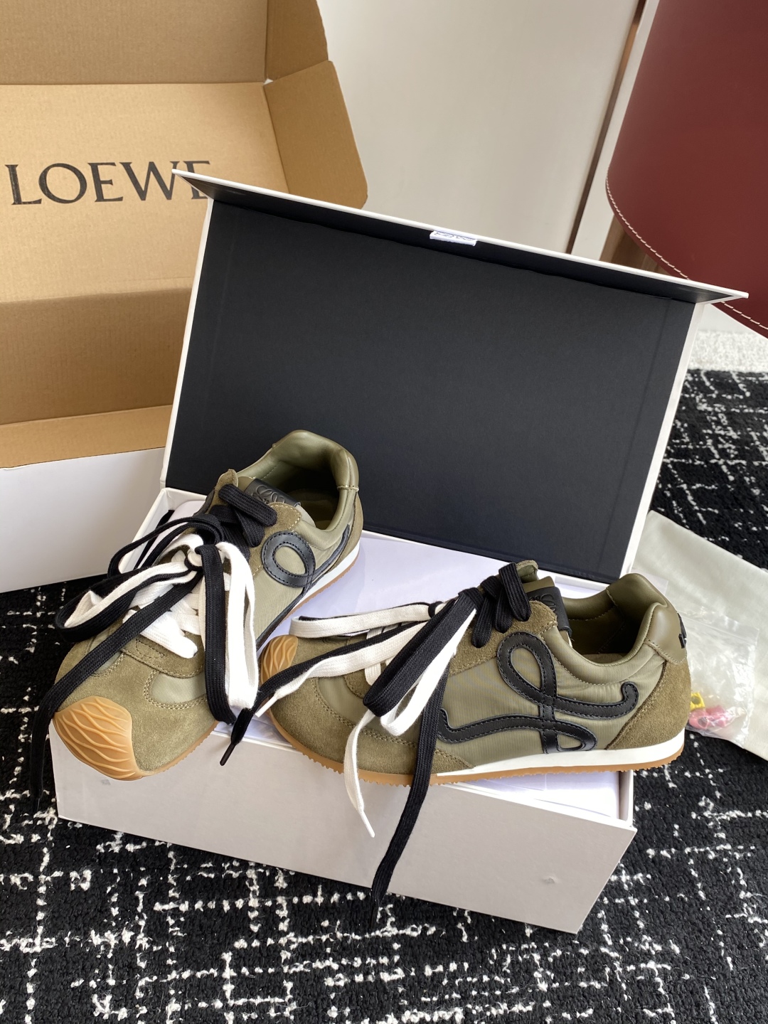 代购级 P扣子加10 （官网同步✈️盒包装）
Loewe 2025巴黎时装周新balletrunner 