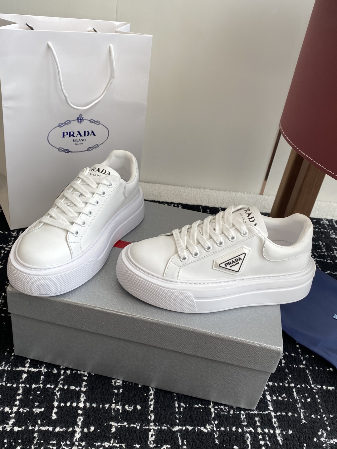 代购级
Prada 25ss p家 25春夏情侣款 厚底小白鞋

进口开边珠牛皮 进口小牛皮细节感跟好 