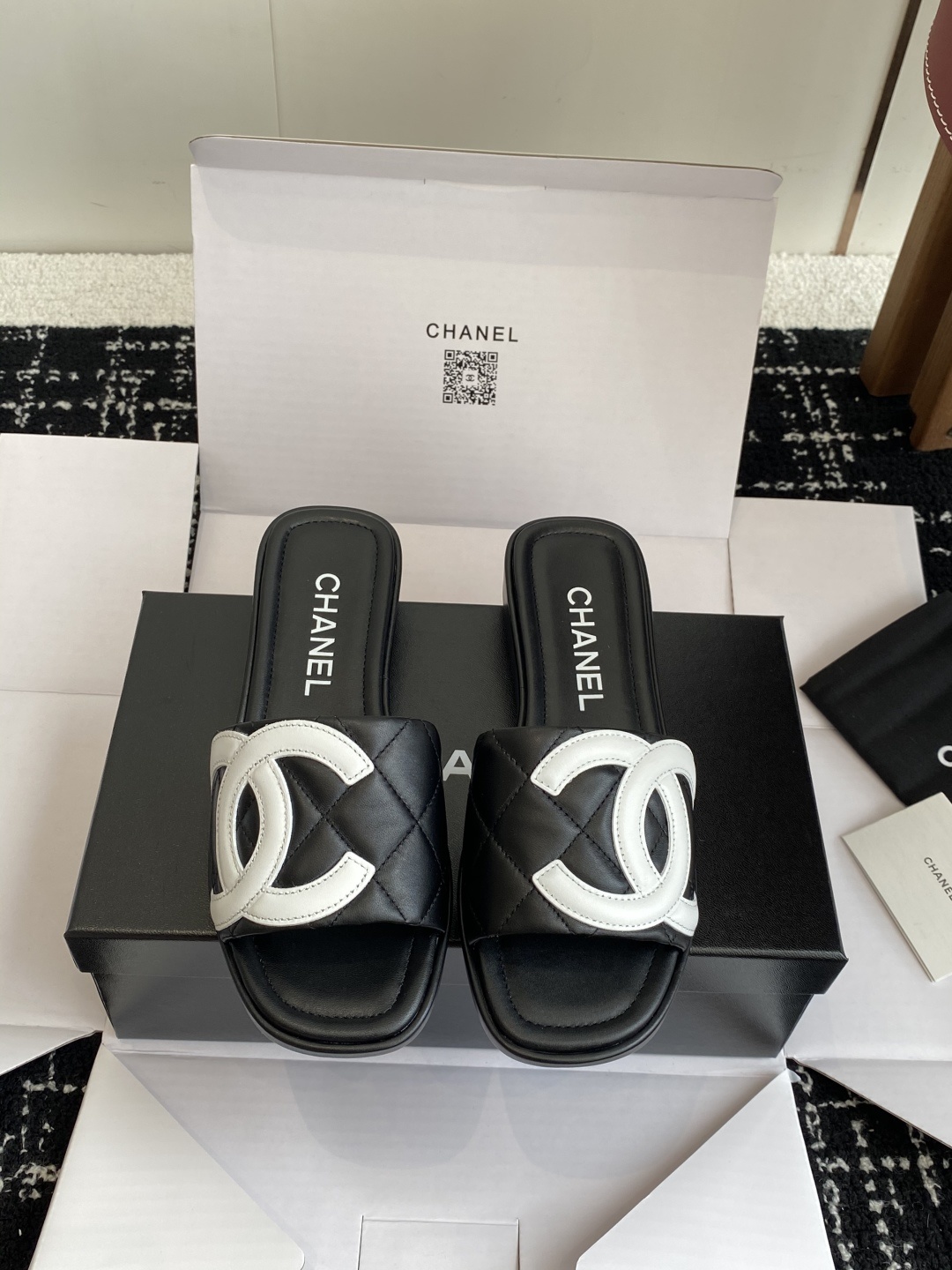 代购级
25ss春夏Chanel中古款康鹏系列一字带拖鞋 复古款来袭,好久不见!康鹏系列!
夏日拖鞋款