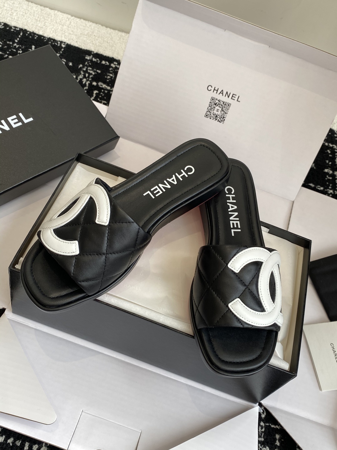 代购级
25ss春夏Chanel中古款康鹏系列一字带拖鞋 复古款来袭,好久不见!康鹏系列!
夏日拖鞋款