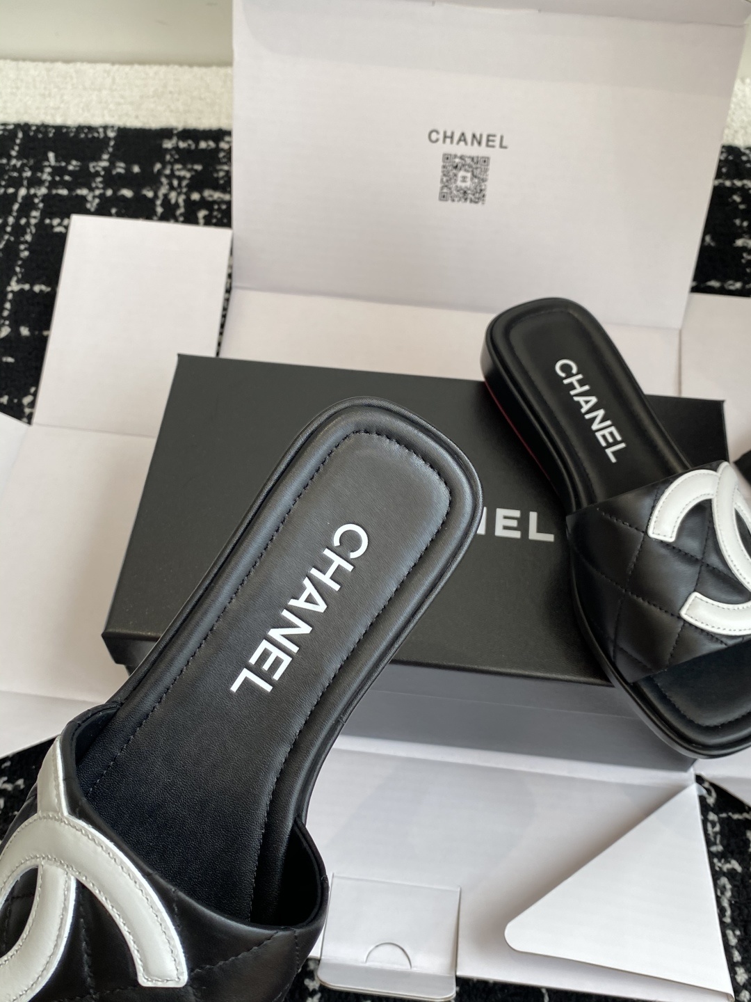 代购级
25ss春夏Chanel中古款康鹏系列一字带拖鞋 复古款来袭,好久不见!康鹏系列!
夏日拖鞋款