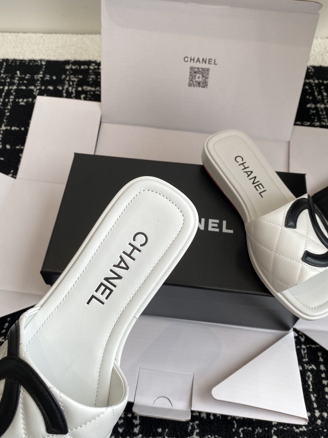 代购级
25ss春夏Chanel中古款康鹏系列一字带拖鞋 复古款来袭，好久不见！康鹏系列！

夏日拖鞋款