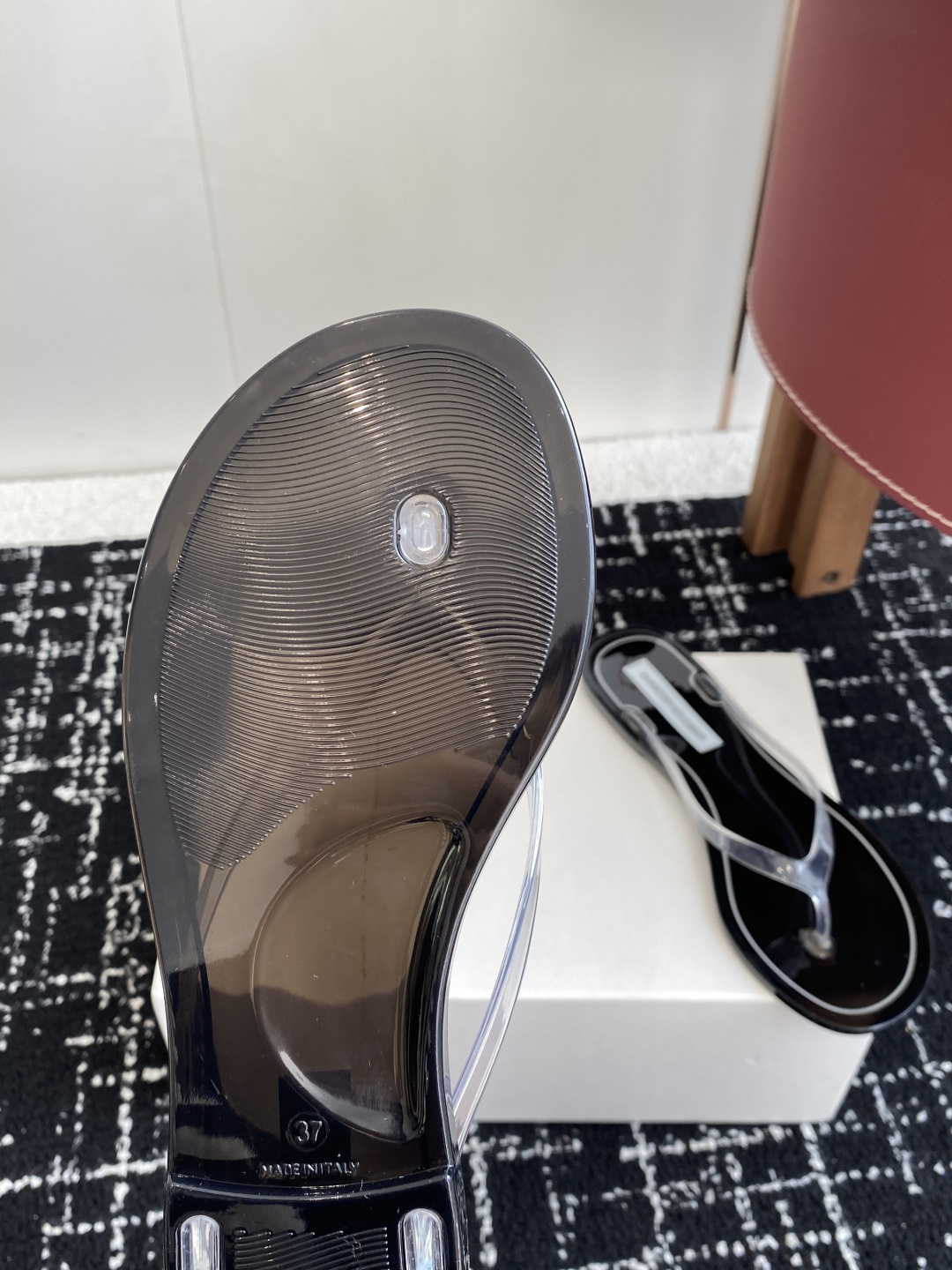 外贸原单渠道货
Chirstopher Esber澳洲小众设计品牌𝟐𝟎𝟐𝟓透明人字拖鞋 莞外贸原单代工厂