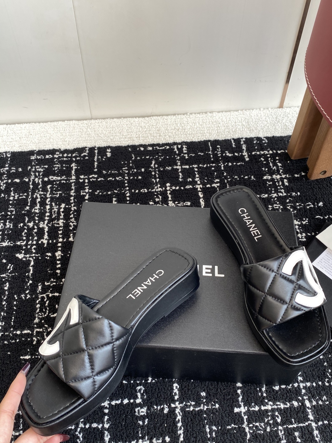 代购级
25ss春夏Chanel中古款康鹏系列一字带拖鞋 复古款来袭,好久不见!康鹏系列!
夏日拖鞋款