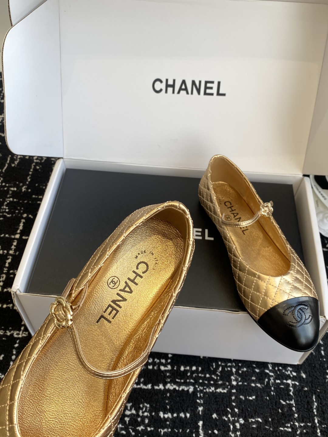 代购级（⚠️官网同步✈️盒包装）
Chanel 25ss 春夏系列 玛丽珍 芭蕾舞鞋

非常火的大双C设
