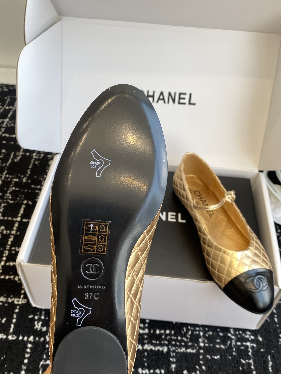 代购级（⚠️官网同步✈️盒包装）
Chanel 25ss 春夏系列 玛丽珍 芭蕾舞鞋

非常火的大双C设