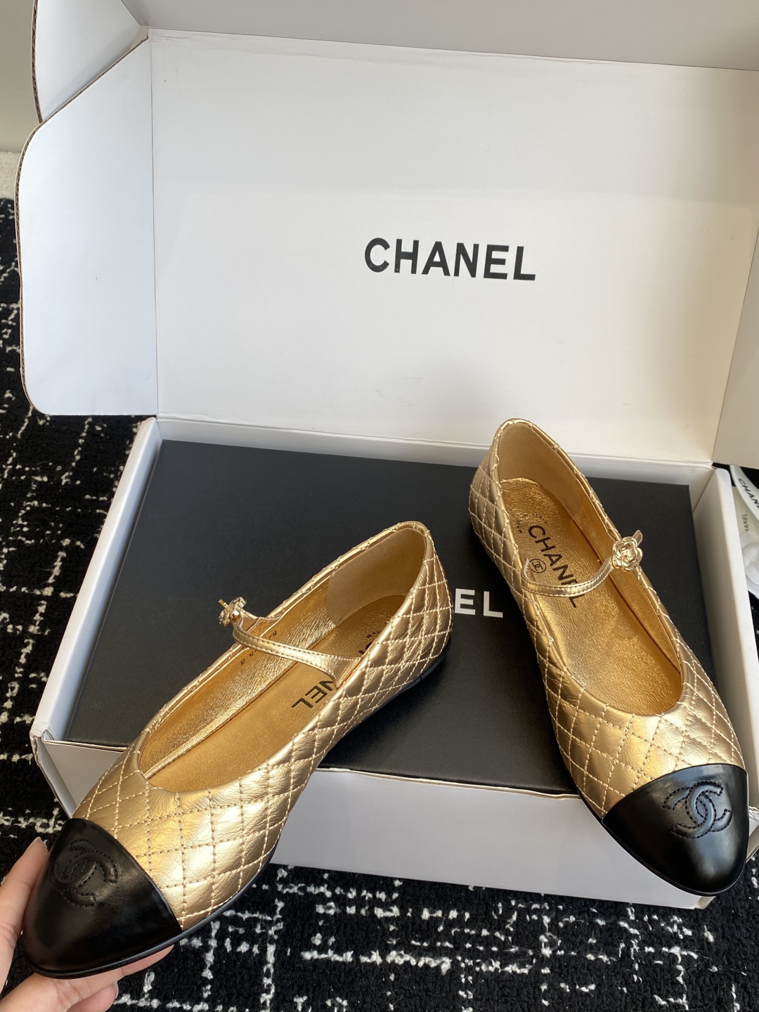 代购级（⚠️官网同步✈️盒包装）
Chanel 25ss 春夏系列 玛丽珍 芭蕾舞鞋

非常火的大双C设