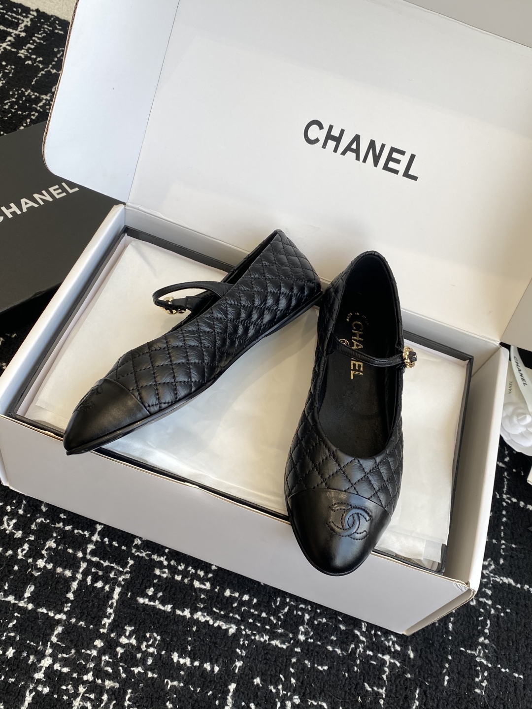 代购级（⚠️官网同步✈️盒包装）
Chanel 25ss 春夏系列 玛丽珍 芭蕾舞鞋

非常火的大双C设