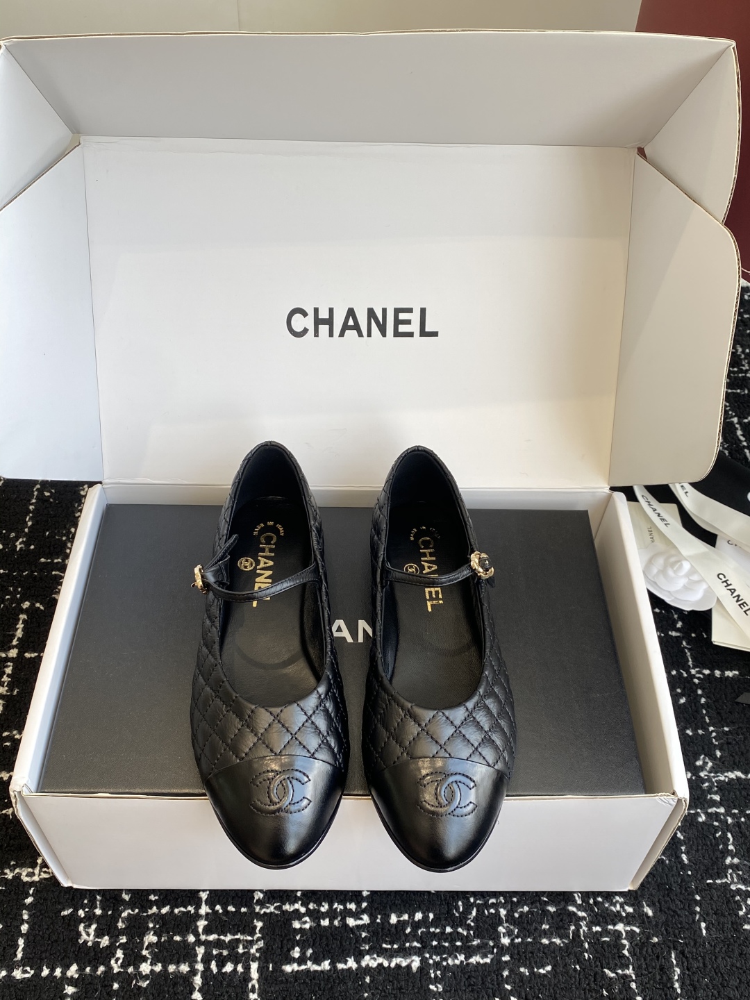 代购级（⚠️官网同步✈️盒包装）
Chanel 25ss 春夏系列 玛丽珍 芭蕾舞鞋

非常火的大双C设