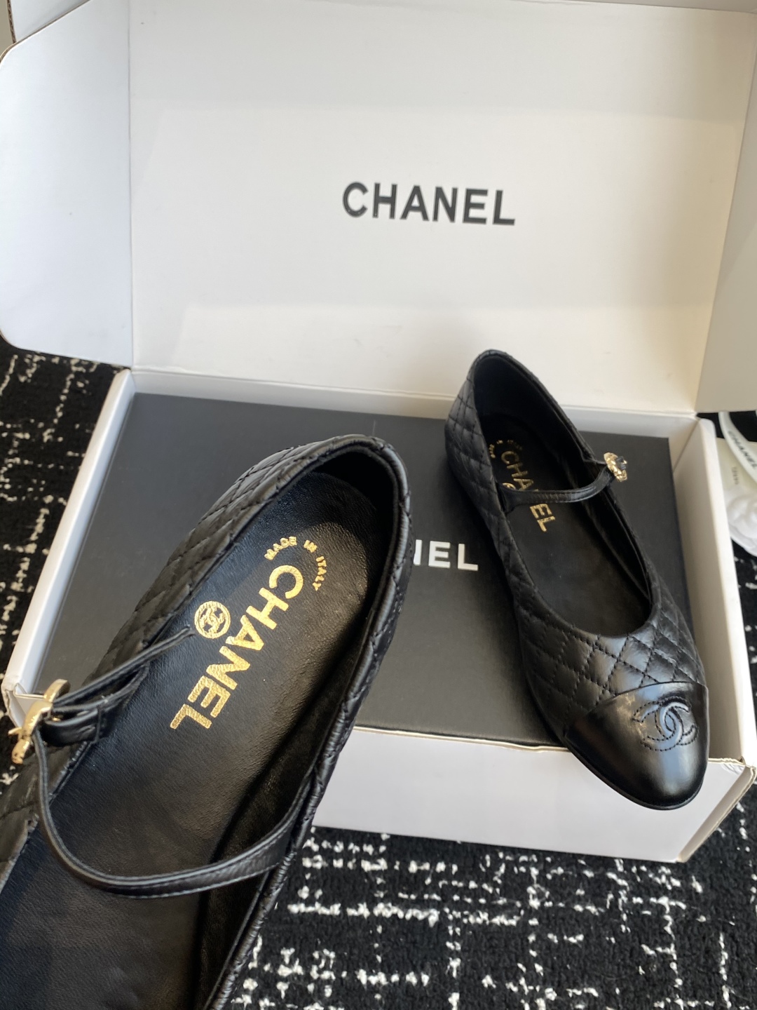 代购级（⚠️官网同步✈️盒包装）
Chanel 25ss 春夏系列 玛丽珍 芭蕾舞鞋

非常火的大双C设