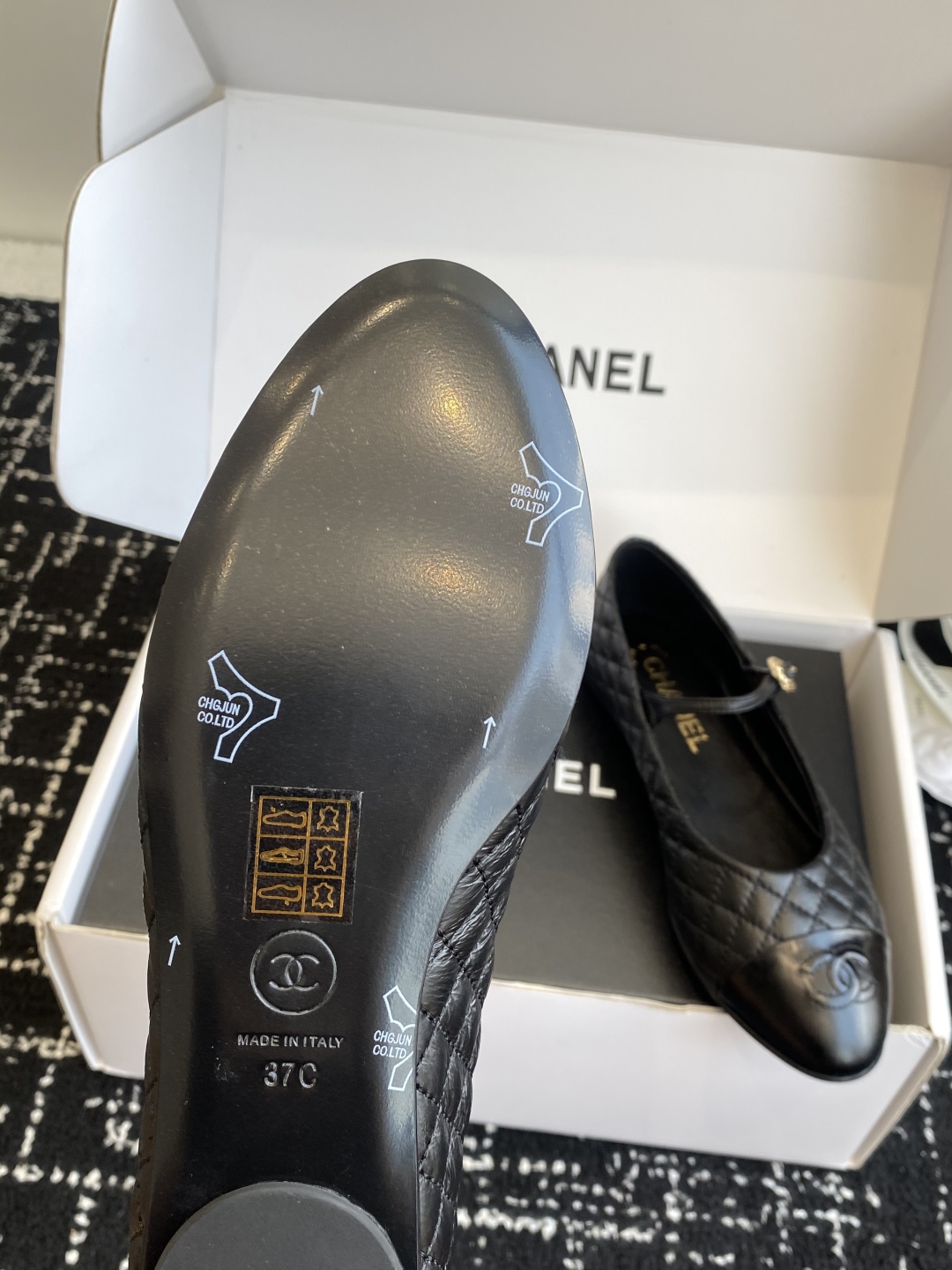 代购级（⚠️官网同步✈️盒包装）
Chanel 25ss 春夏系列 玛丽珍 芭蕾舞鞋

非常火的大双C设