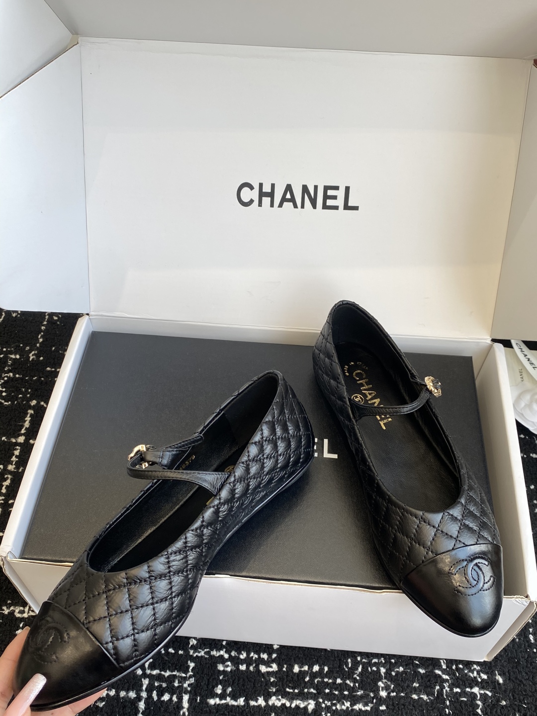 代购级（⚠️官网同步✈️盒包装）
Chanel 25ss 春夏系列 玛丽珍 芭蕾舞鞋

非常火的大双C设