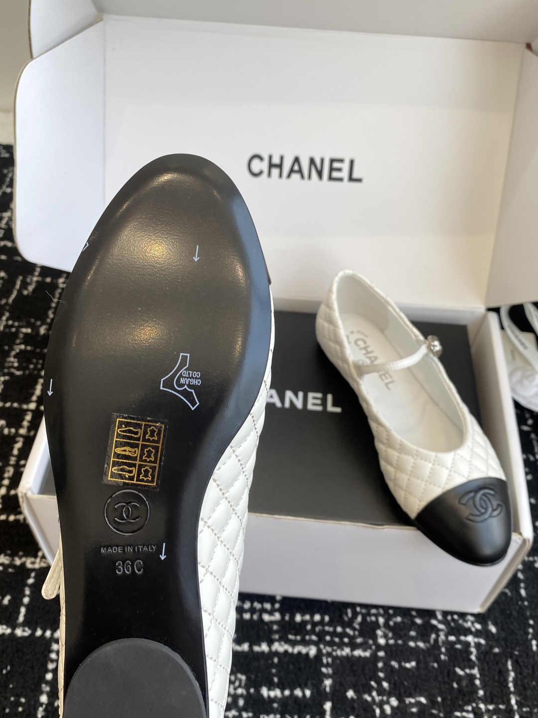 代购级（⚠️官网同步✈️盒包装）
Chanel 25ss 春夏系列 玛丽珍 芭蕾舞鞋

非常火的大双C设