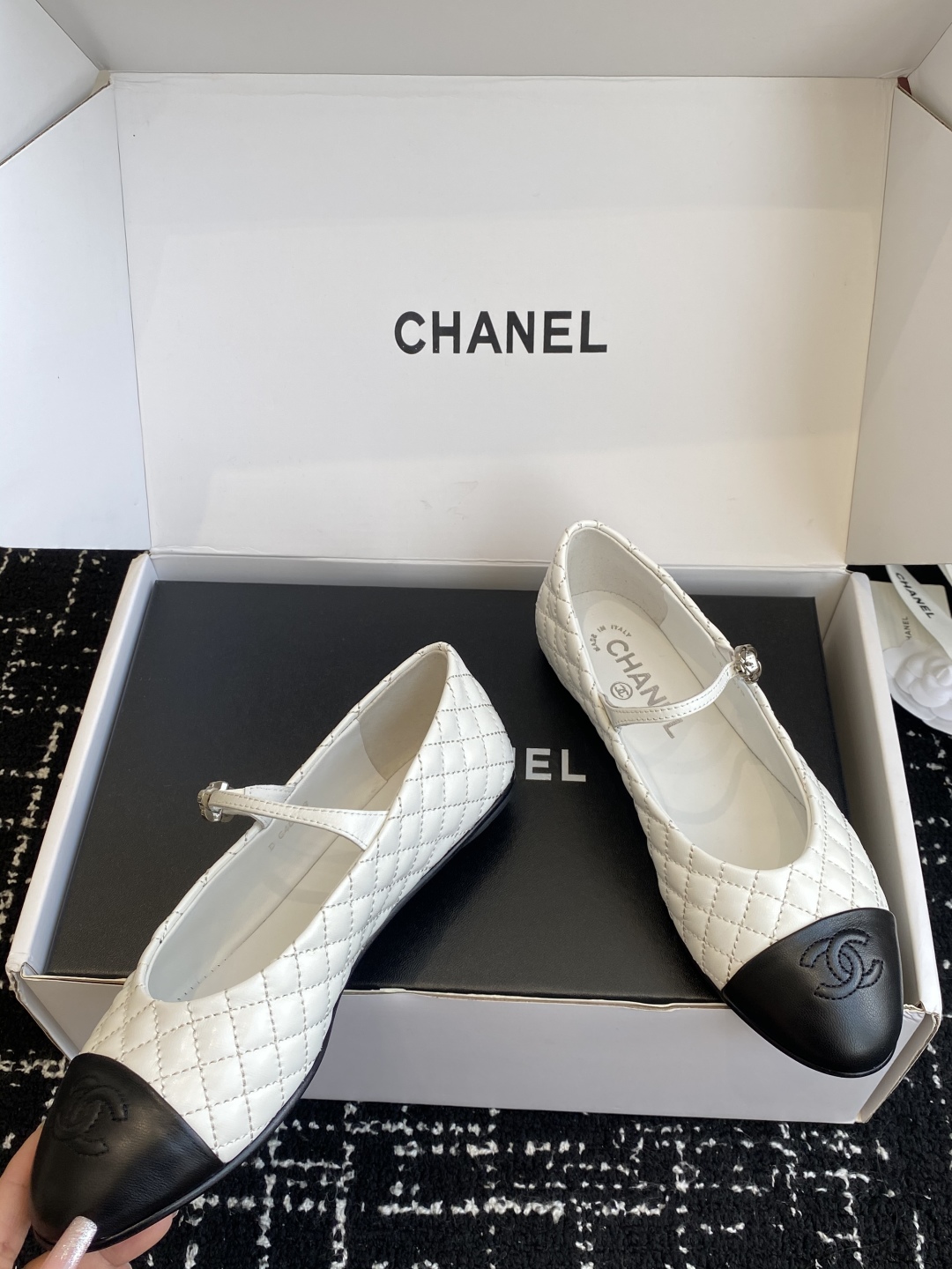 代购级（⚠️官网同步✈️盒包装）
Chanel 25ss 春夏系列 玛丽珍 芭蕾舞鞋

非常火的大双C设