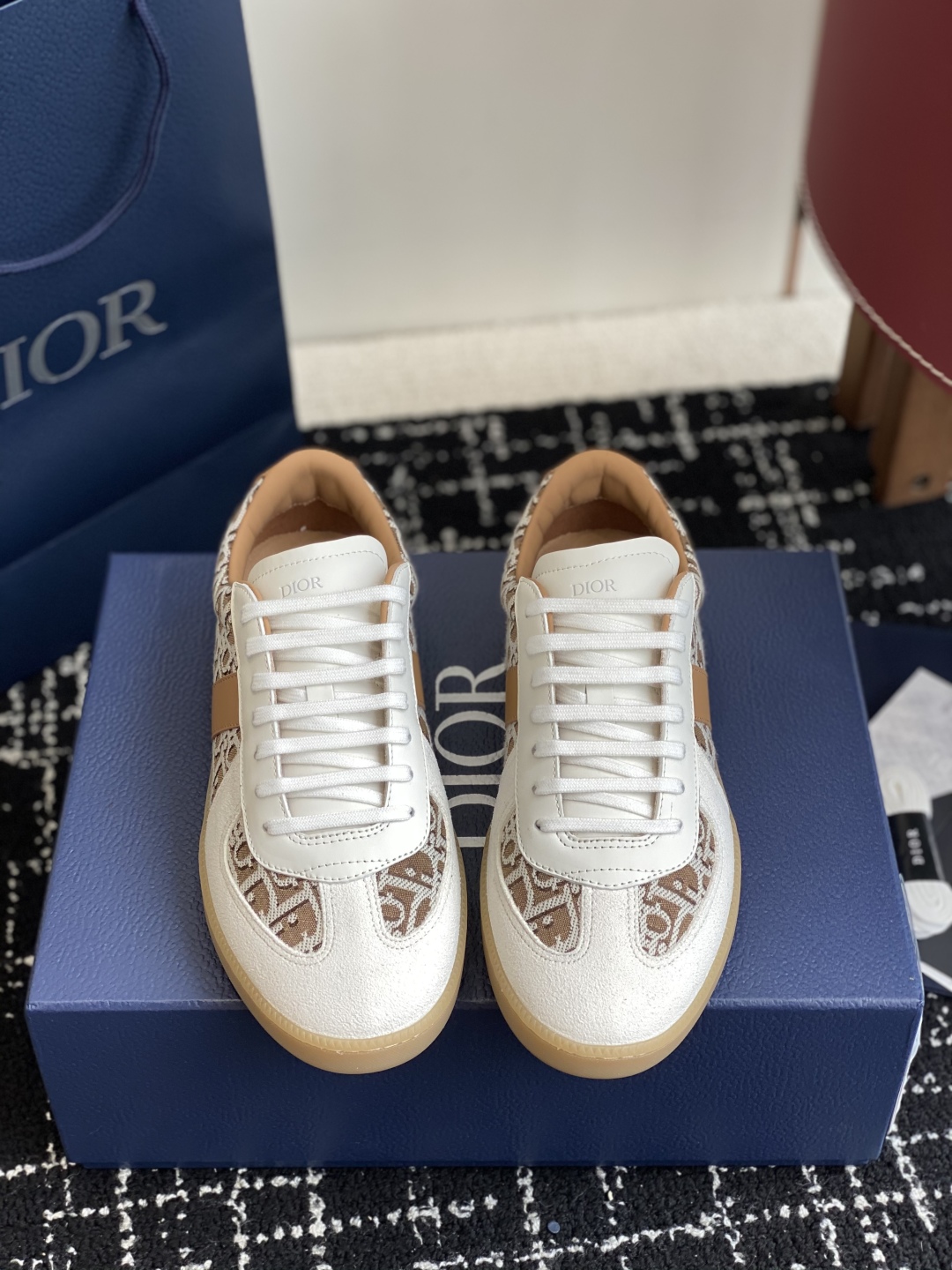 代购级
Dior 25。re-Fall Berlin 01 情侣款 休闲德训鞋 

2004年B01初次