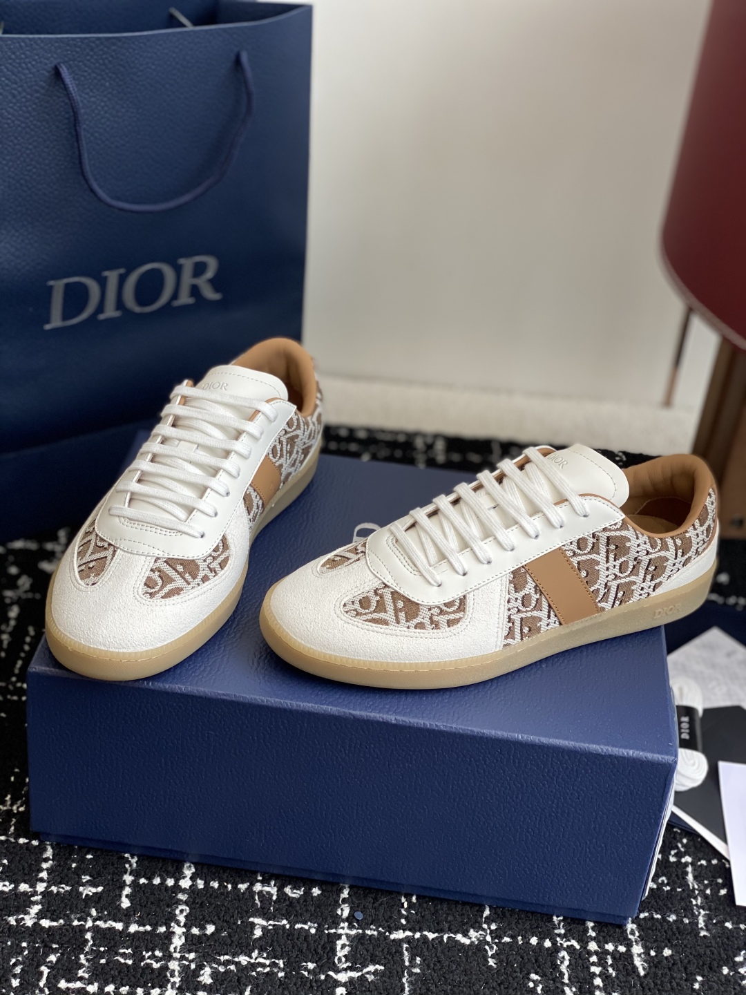 代购级
Dior 25。re-Fall Berlin 01 情侣款 休闲德训鞋 

2004年B01初次