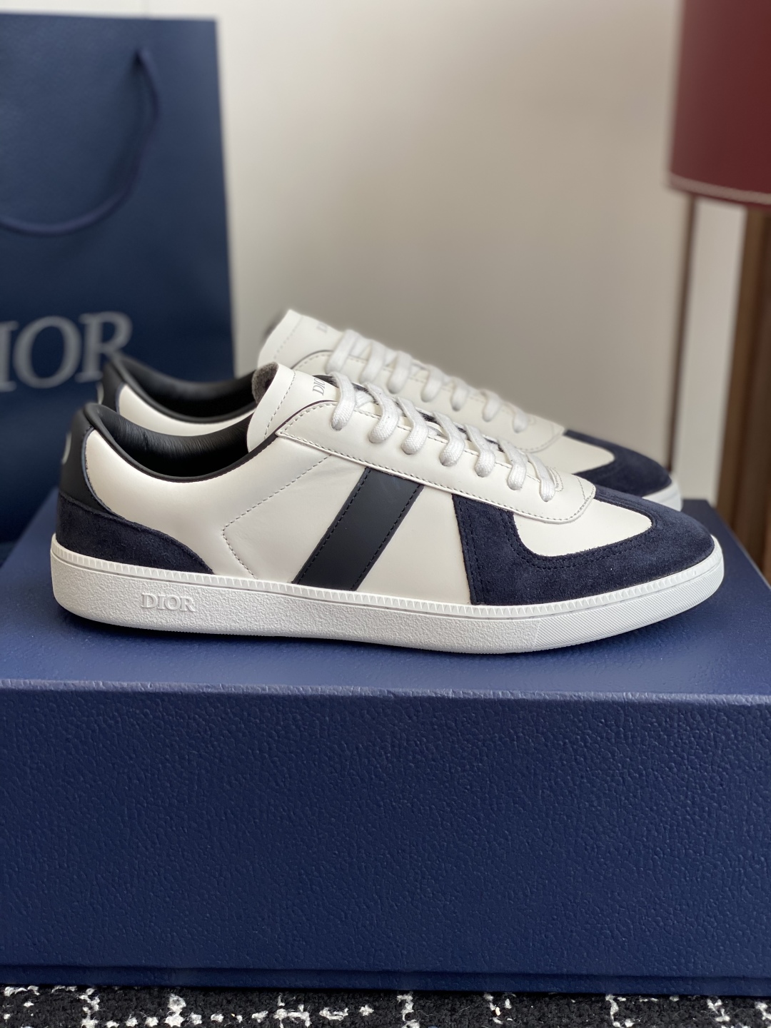 代购级
Dior 25。re-Fall Berlin 01 情侣款 休闲德训鞋 

2004年B01初次
