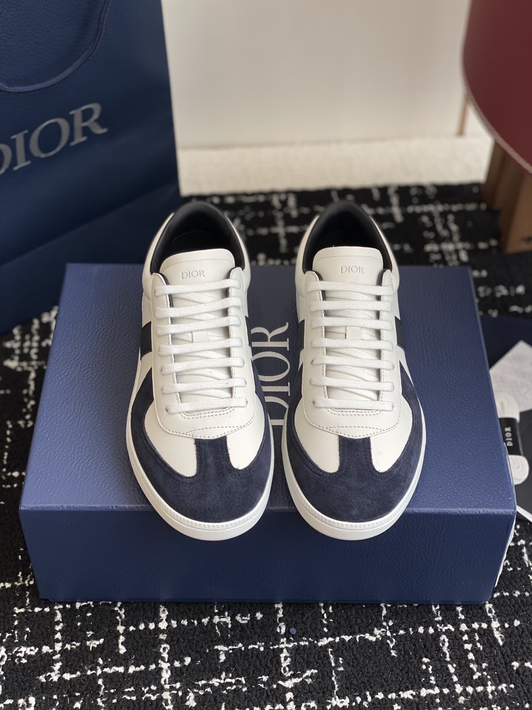 代购级
Dior 25。re-Fall Berlin 01 情侣款 休闲德训鞋 

2004年B01初次