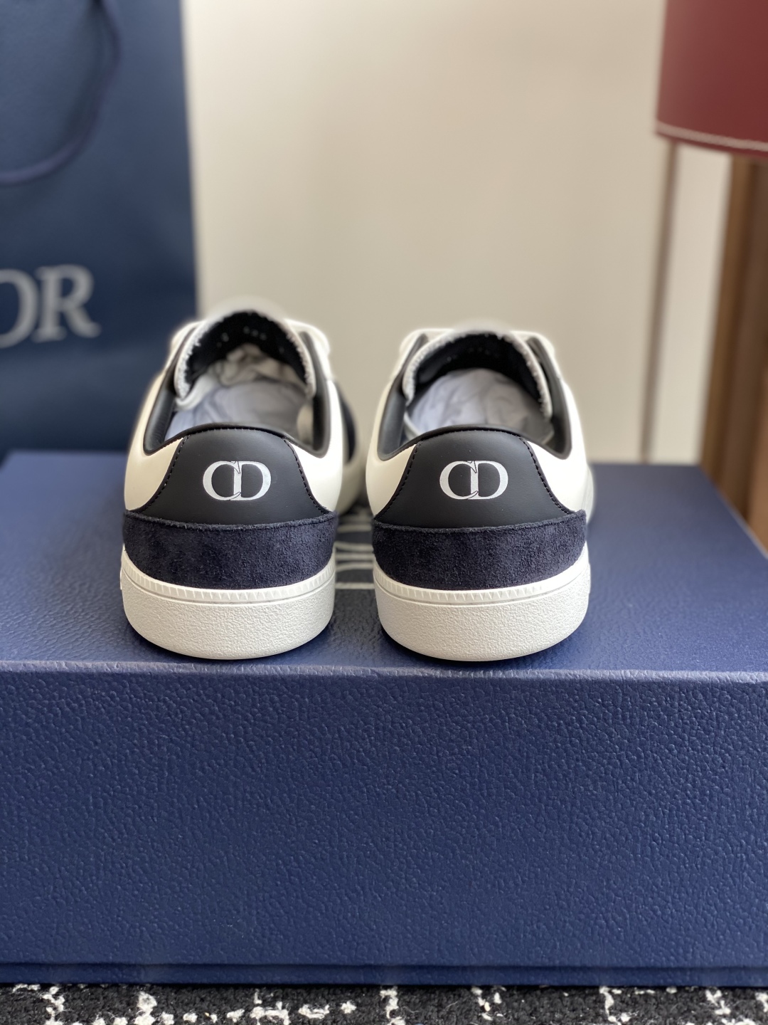 代购级
Dior 25。re-Fall Berlin 01 情侣款 休闲德训鞋 

2004年B01初次
