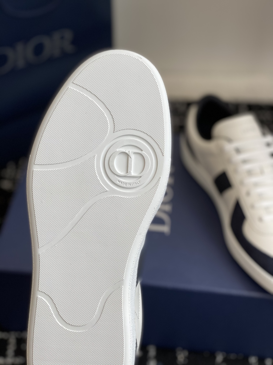 代购级
Dior 25。re-Fall Berlin 01 情侣款 休闲德训鞋 

2004年B01初次