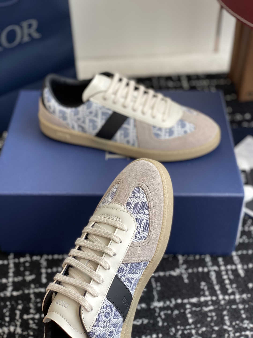 代购级
Dior 25。re-Fall Berlin 01 情侣款 休闲德训鞋 

2004年B01初次