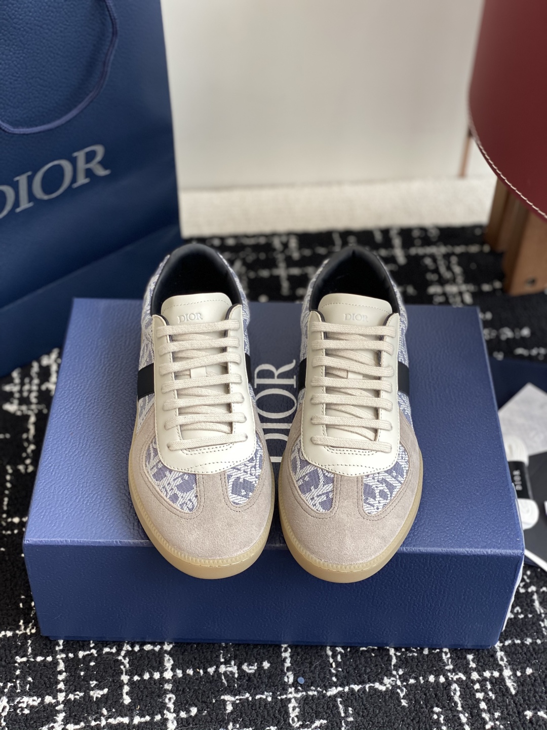 代购级
Dior 25。re-Fall Berlin 01 情侣款 休闲德训鞋 

2004年B01初次