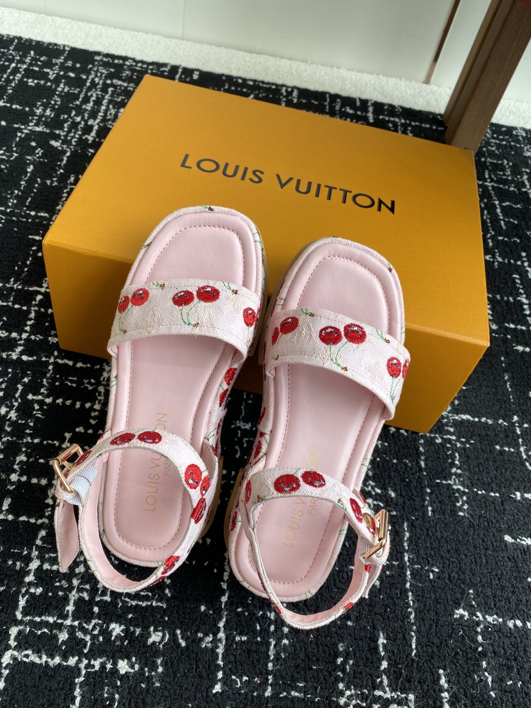 代购级
Louis Vitiaton new arrival～LV春夏厚底漆皮水台凉鞋.单宁色搭配的牛皮
