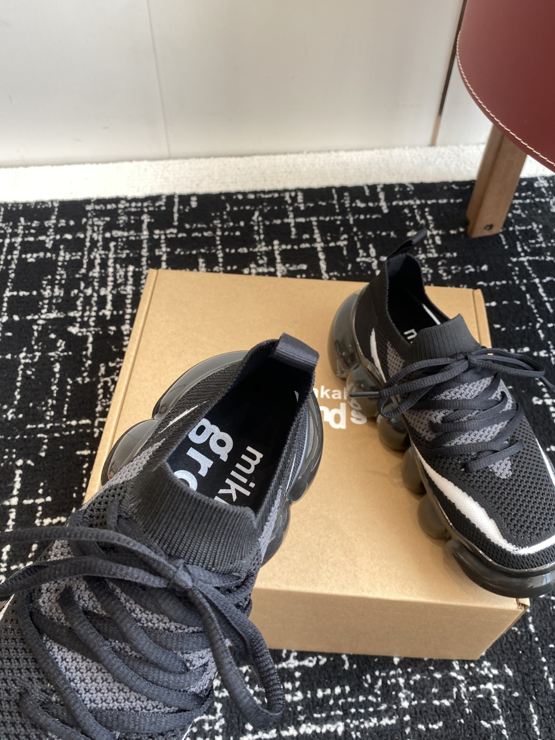 代购级
日本潮牌mikiosakabe+grouns联名运动鞋 

毛毛虫舒服气垫气泡底 春夏梦幻潮酷嘻